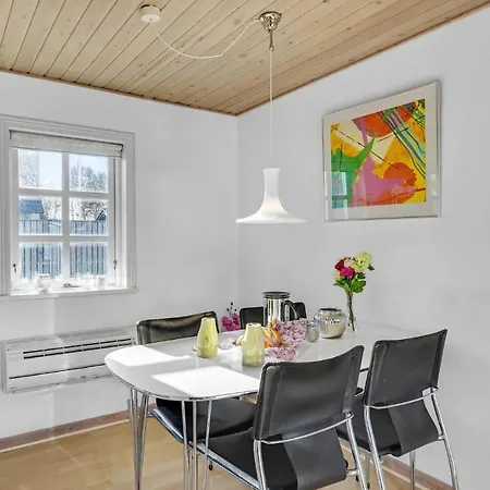 3 Bedroom Beautiful In Prázdninový dům *